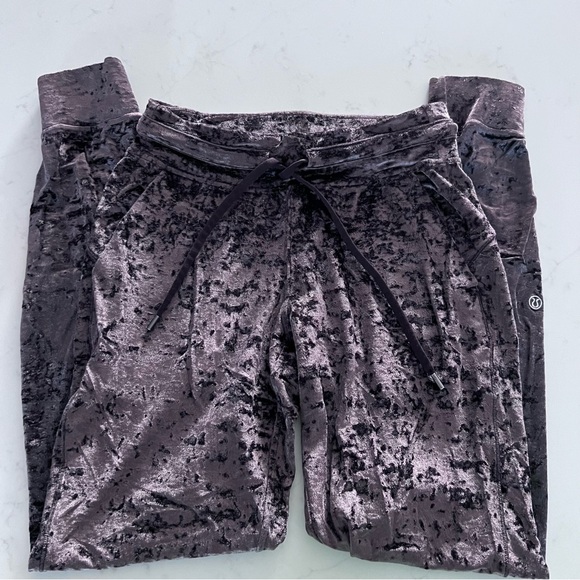 Lululemon Ready to Crush Jogger - Picture 2 of 9
